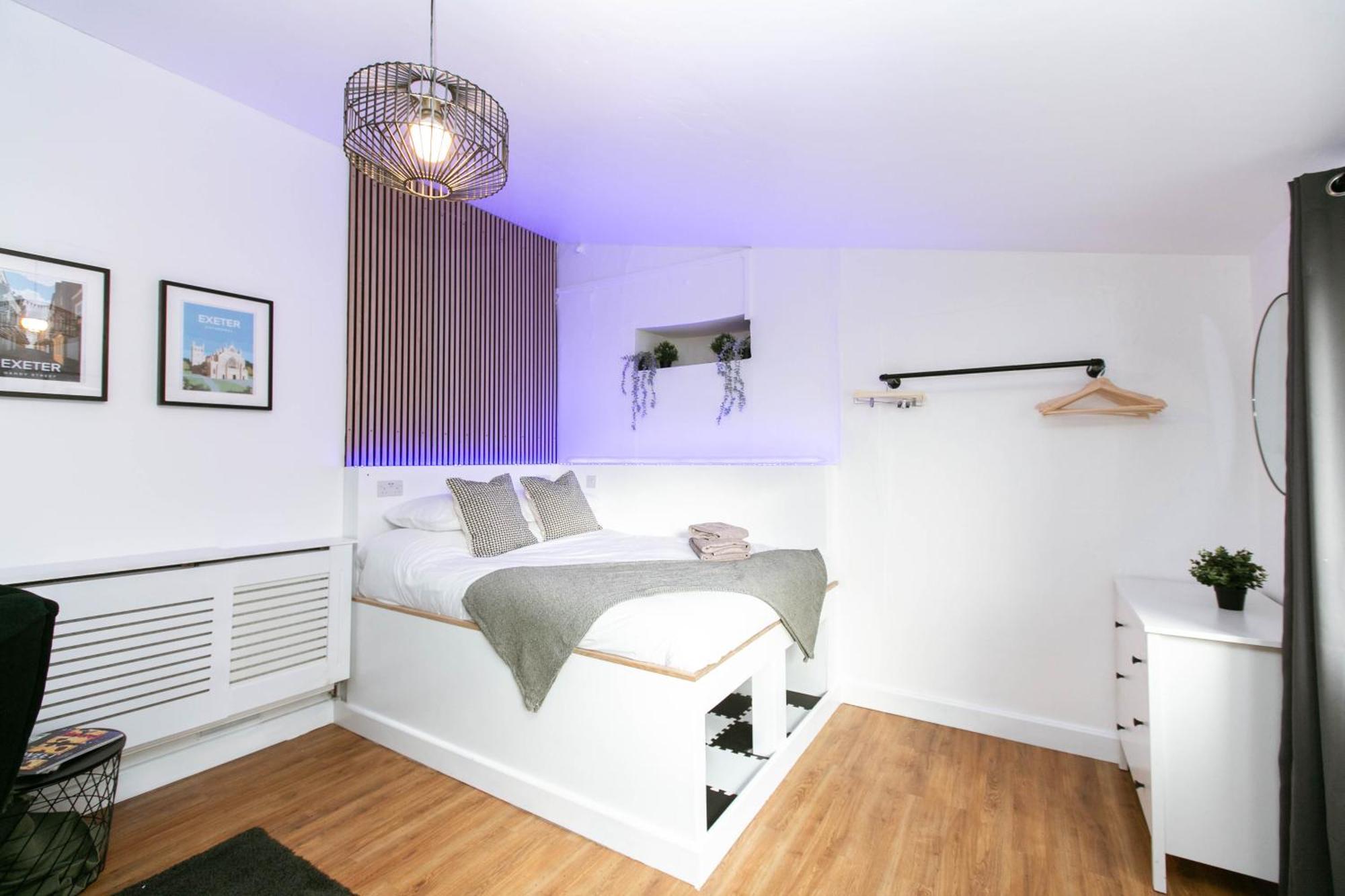 Smart Modern With Free Parking, Wifi, Close To Town, Hospital, Uni, Quiet Area, Contact For Prices *
