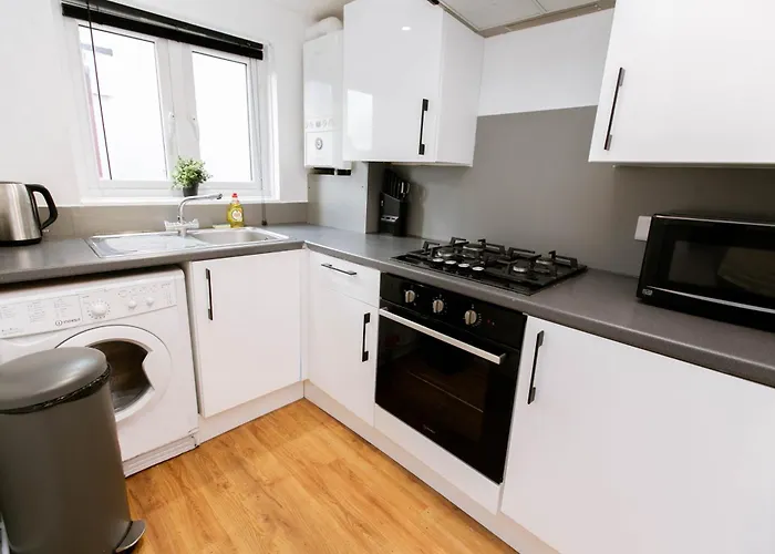 Smart Modern Studio With Free Parking, Wifi, Close To Town, Hospital, Uni, Quiet Area, Contact For Best Prices