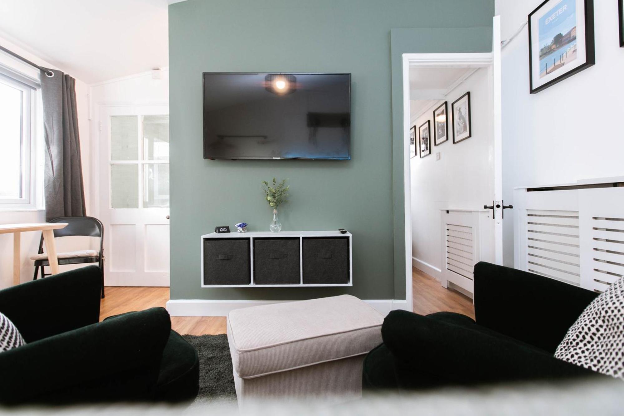 Smart Modern With Free Parking, Wifi, Close To Town, Hospital, Uni, Quiet Area, Contact For Prices *